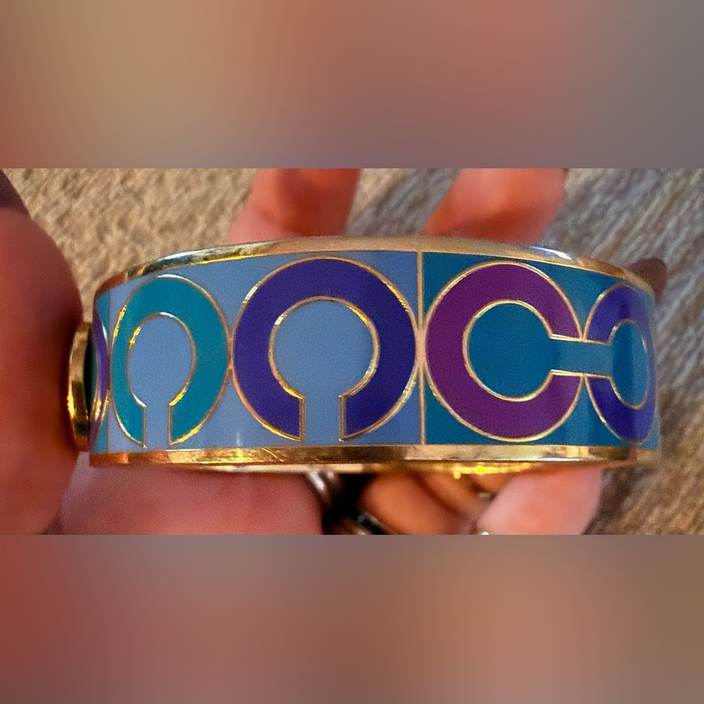 RARE VINTAGE COACH ENAMEL SIGNATURE CC LOGO HINGED BANGLE - Picture 11 of 11